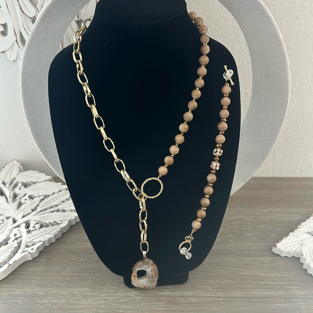 Beige necklace with gold chain and making bracelet